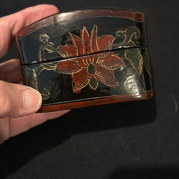 Chinese Lacquer Shard Trinket Box 3.75” - Picture 2 of 8